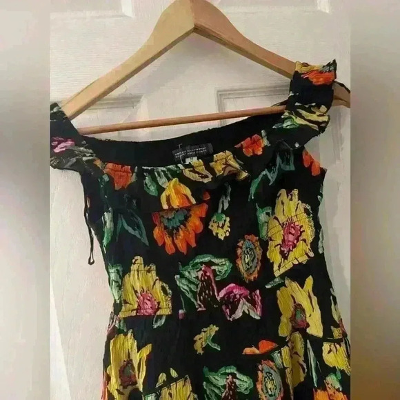 Urban Outfitters NWOT Aubrey floral off shoulder mini dress size medium - Picture 8 of 11